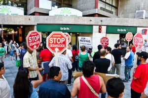 En apoyo a Stop Desahucios en su campaña «Hambre de Vivienda»